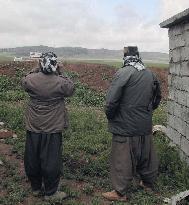 Kurdish soldiers keep vigil